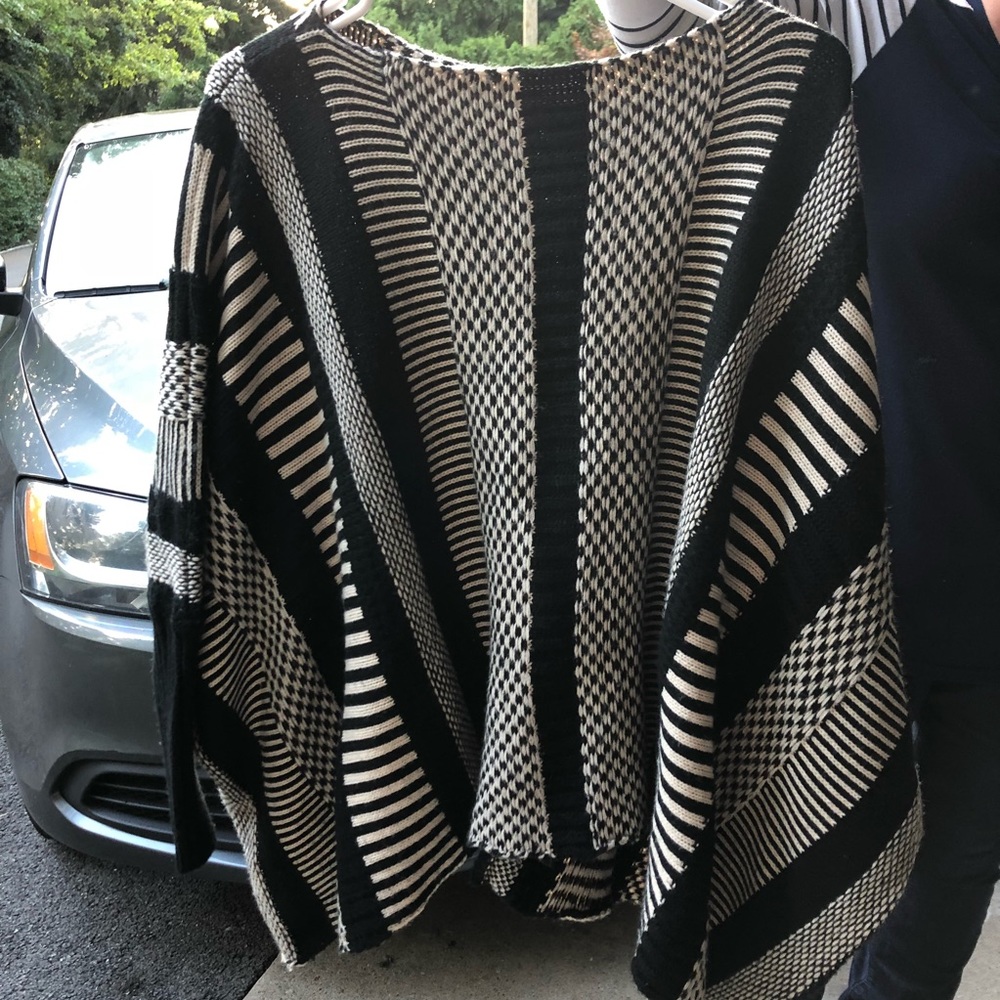 Sweater/poncho